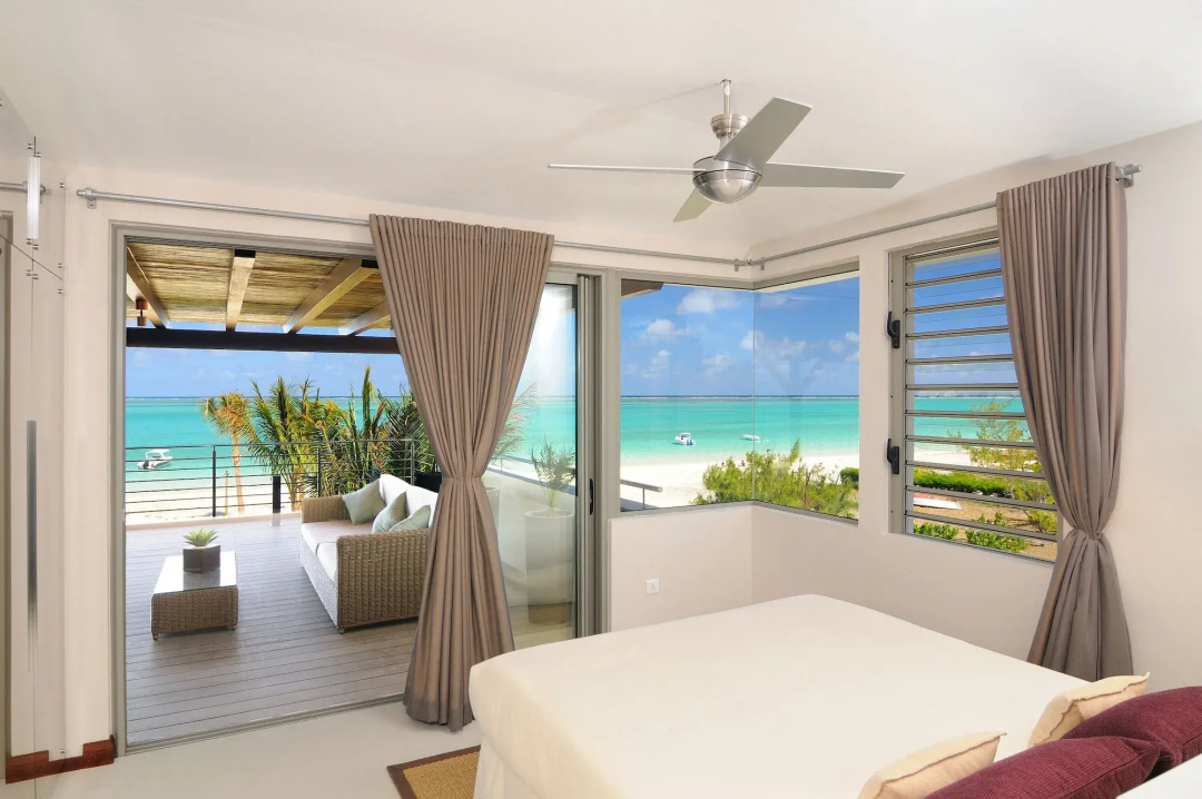 Paradise Beach by Horizon Holidays — a balcony