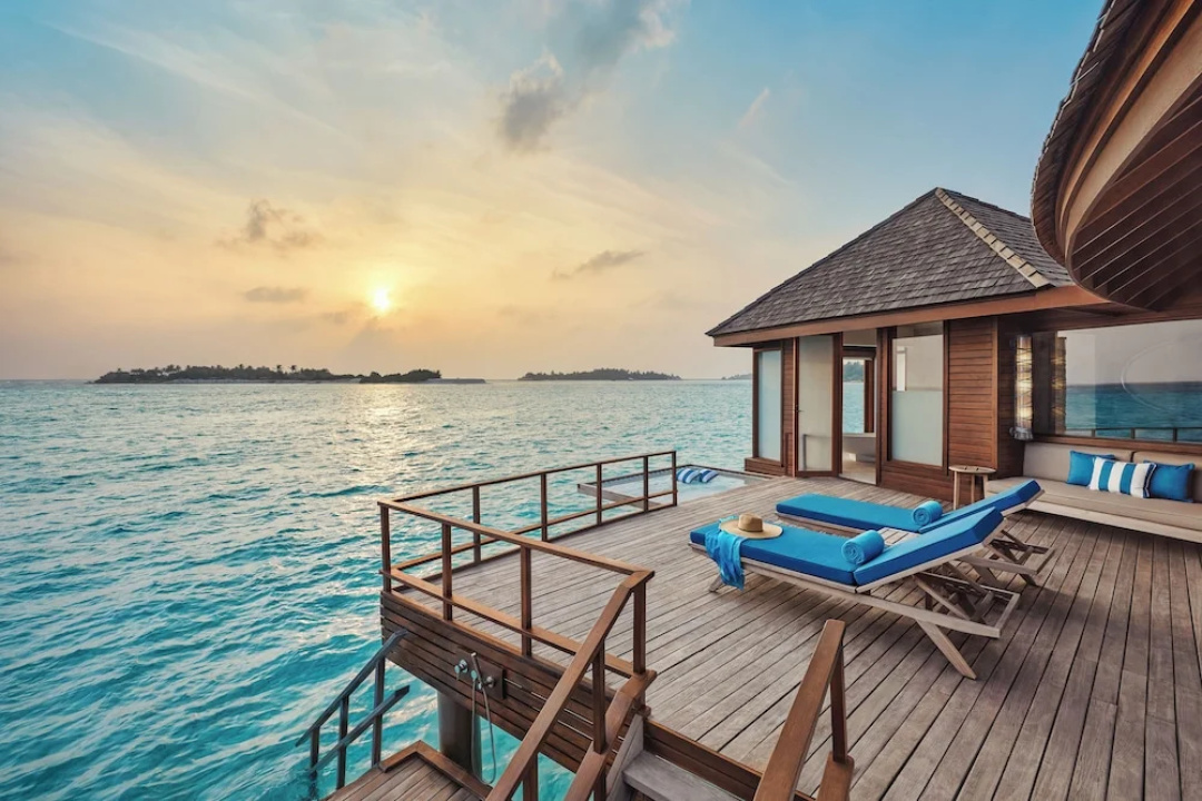 Anantara Dhigu Maldives Resort — the pool