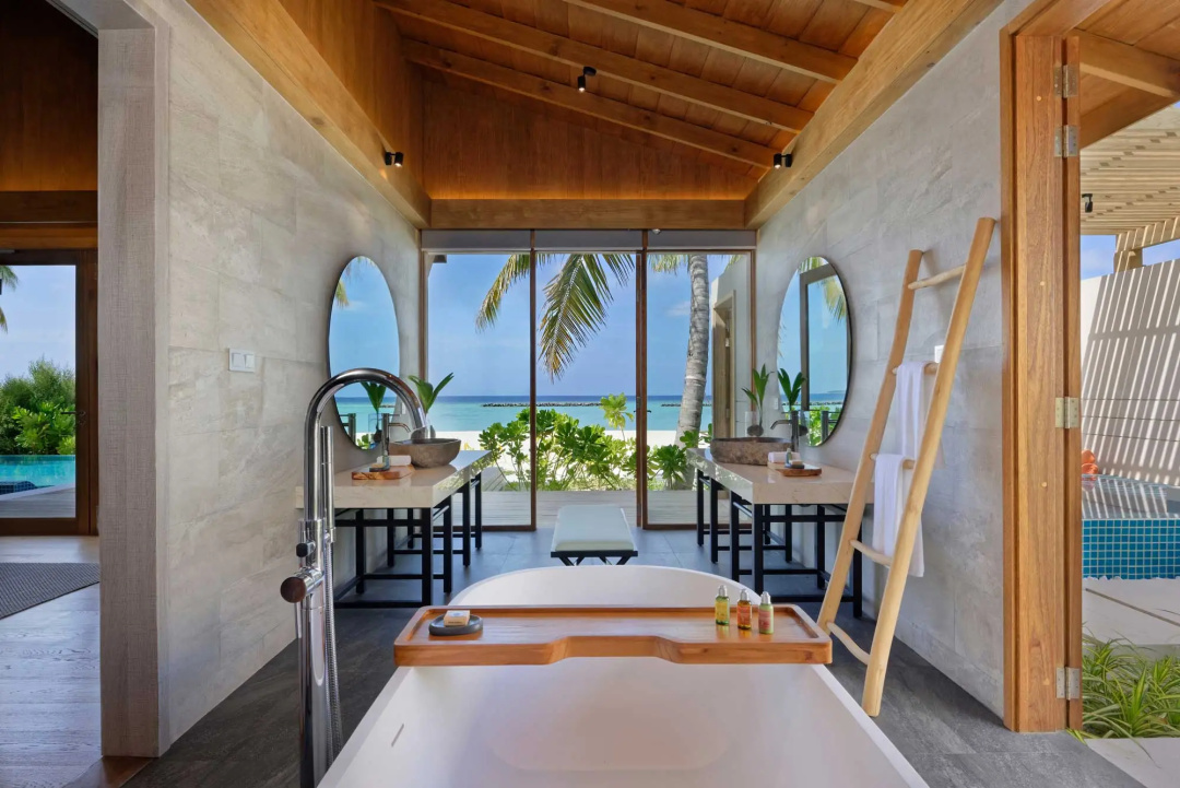 Emerald Faarufushi Resort & Spa — the grounds