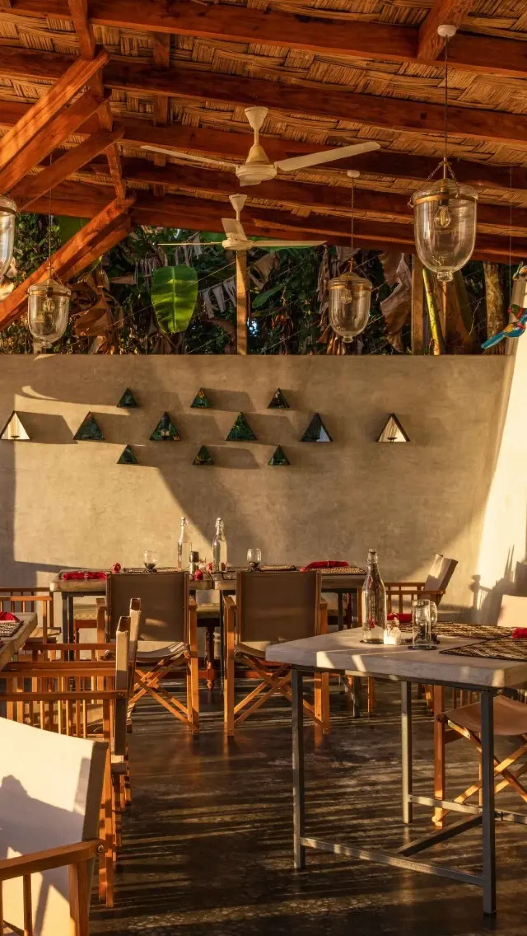 Jalakara Private Villa Hotel — dining