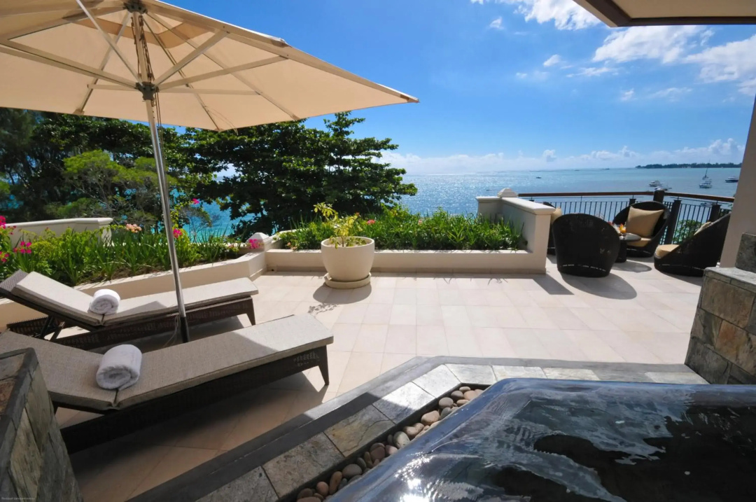 Le Cardinal Exclusive Resort — the pool