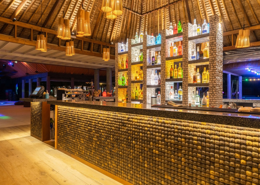 Furaveri Maldives Hotel — dining