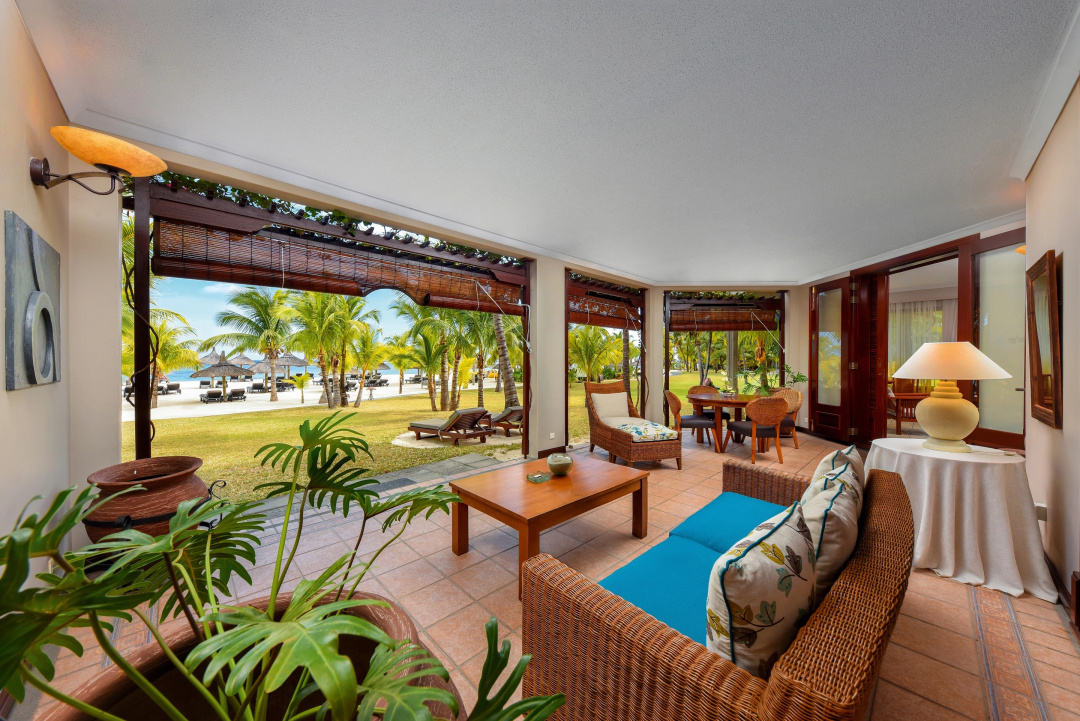Dinarobin Beachcomber Golf Resort & Spa — a balcony