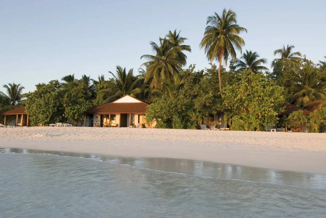 Diamonds Athuruga Maldives Resort & Spa — the beach