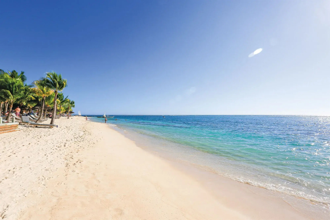Trou aux Biches Beachcomber — the beach
