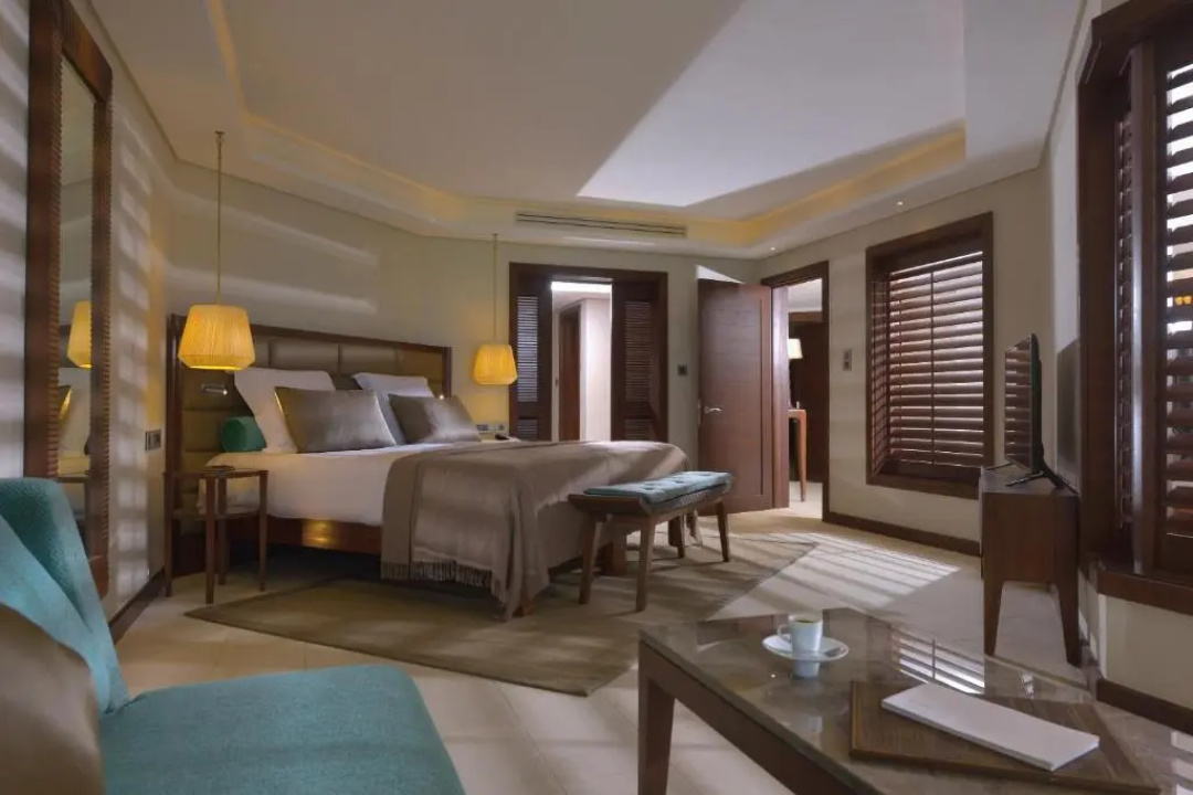 Royal Palm Beachcomber Luxury — a room