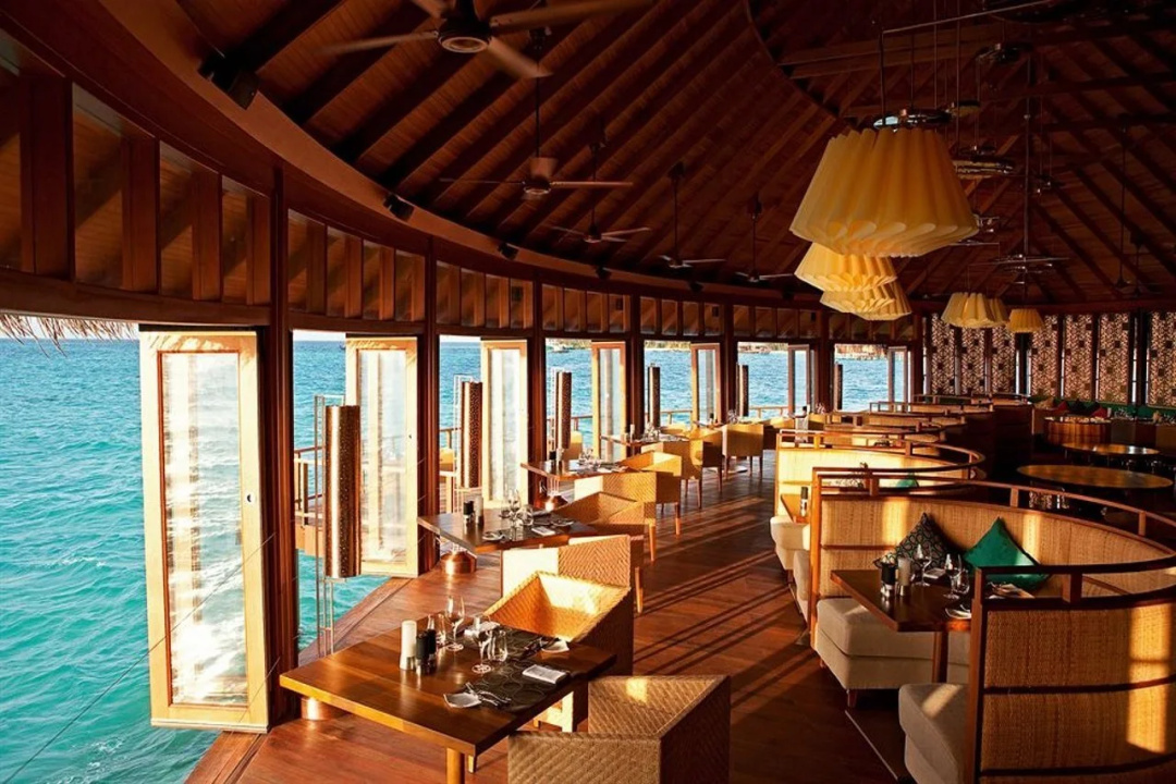 Constance Halaveli Maldives — dining