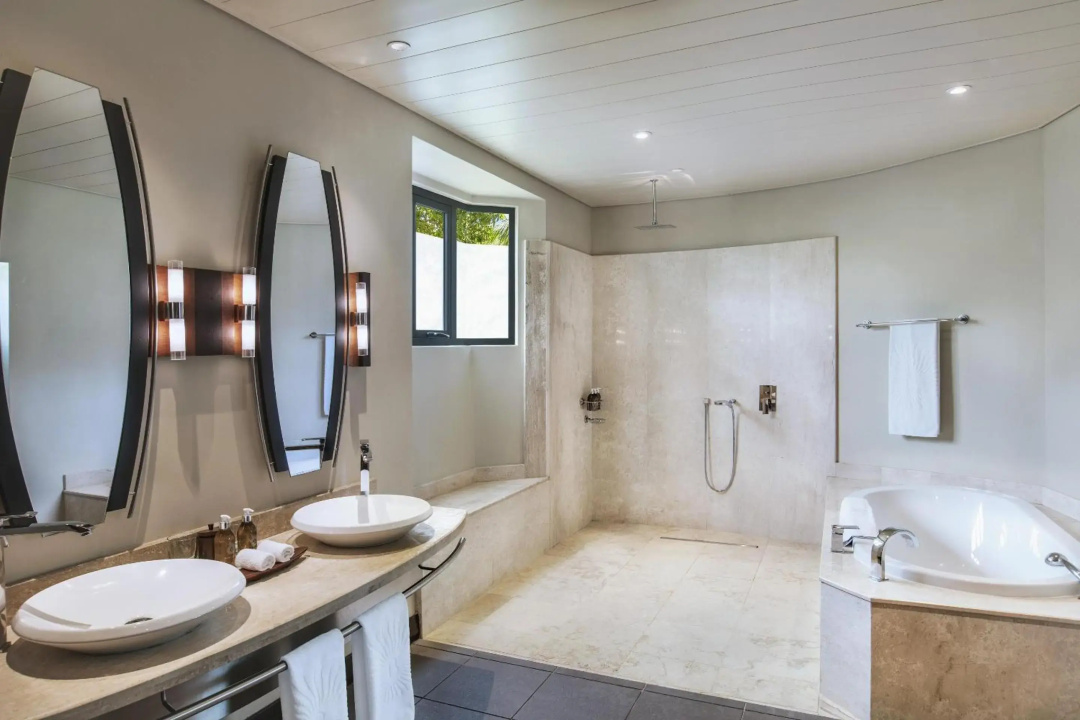 Trou aux Biches Beachcomber Golf Resort & Spa — a bathroom