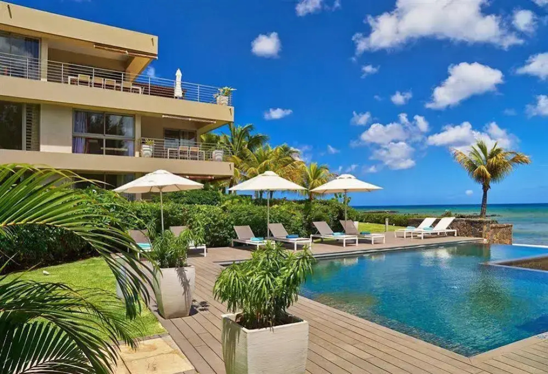 Bon Azur Elegant Suites & Penthouses by Lov — the pool