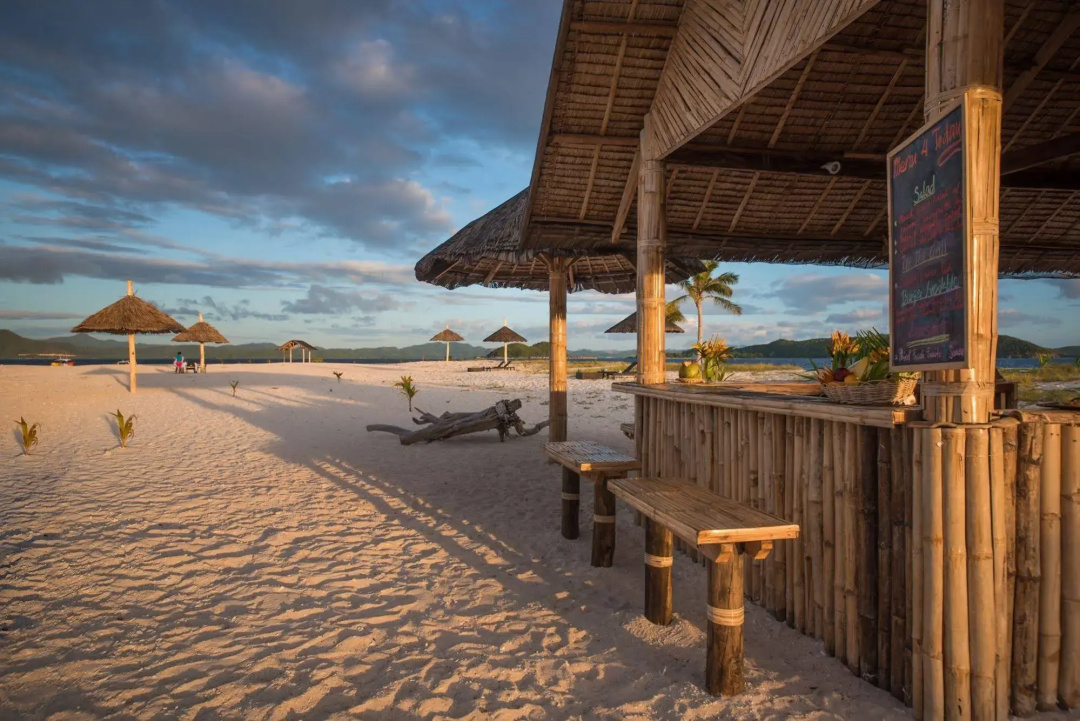 Busuanga Bay Lodge — the beach