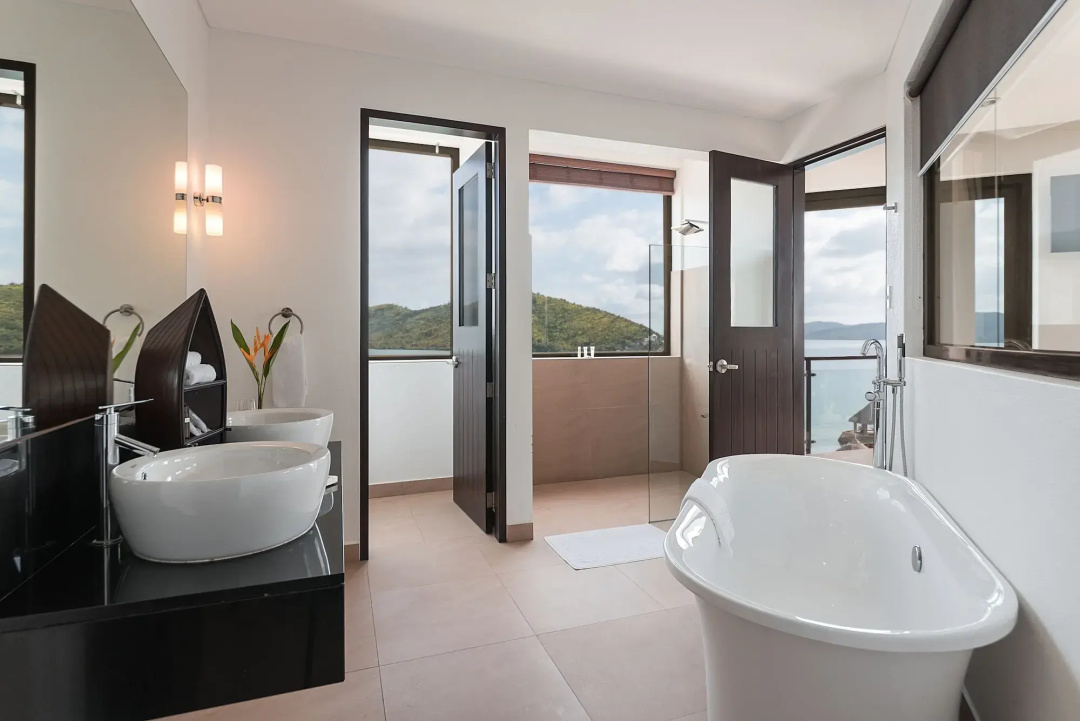 Busuanga Bay Lodge — a bathroom