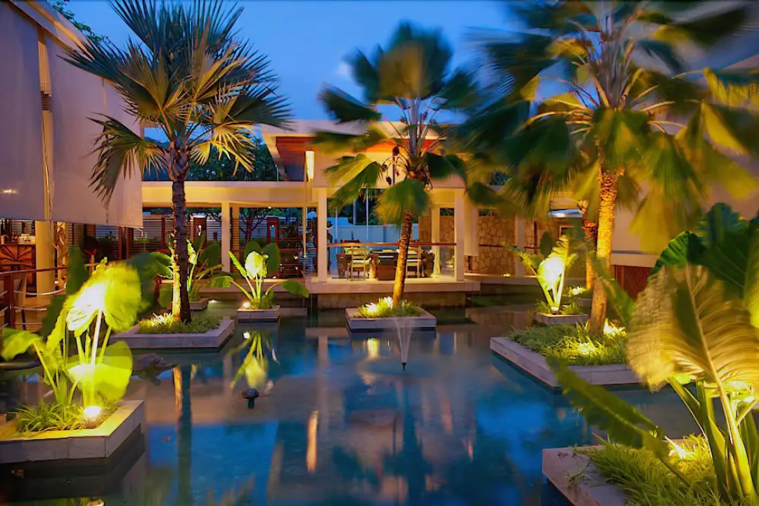 Dhevatara Beach Hotel — the pool