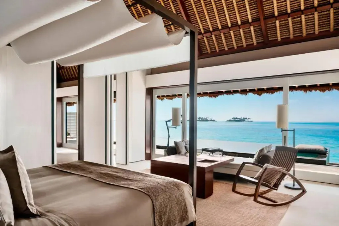 Cheval Blanc Randheli — a balcony
