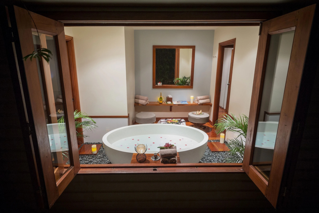 Likuliku Lagoon Resort — a bathroom