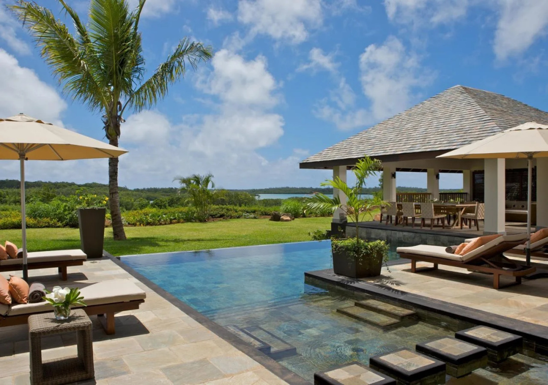 The Bay Club at Anahita — the pool