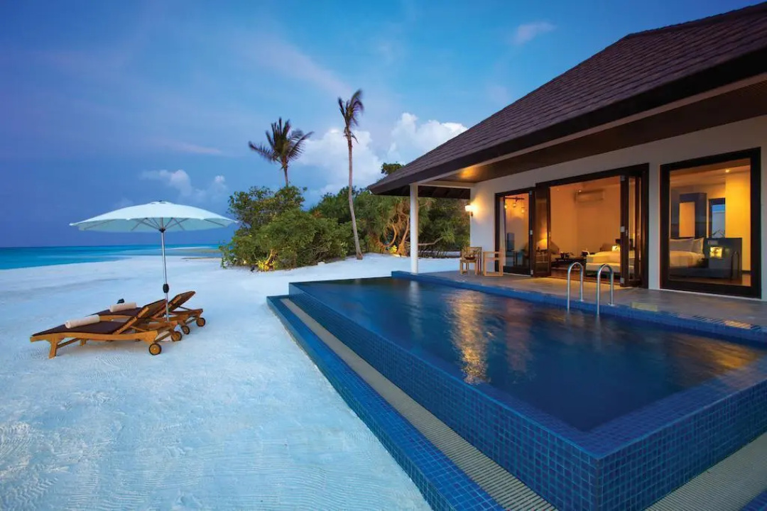 Atmosphere Kanifushi — the pool