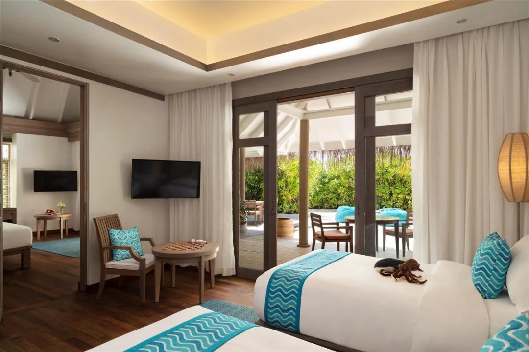 Anantara Dhigu Maldives Resort — a balcony