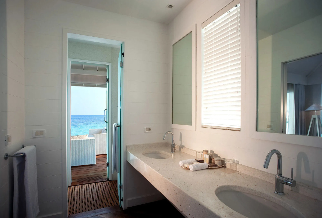 Diamonds Athuruga Maldives Resort & Spa — a bathroom