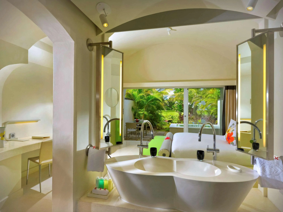 SO/ Sofitel Mauritius — a bathroom