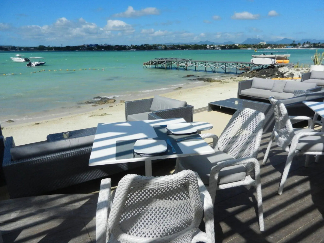 Baystone Boutique Hotel & Spa — the beach