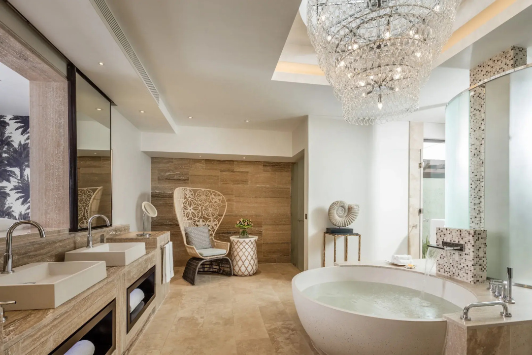 Four Seasons Resort Mauritius at Anahita — a bathroom