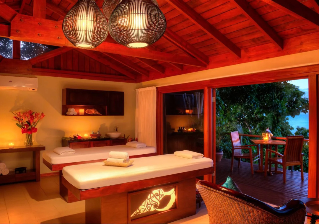 Royal Davui Island Resort — dining