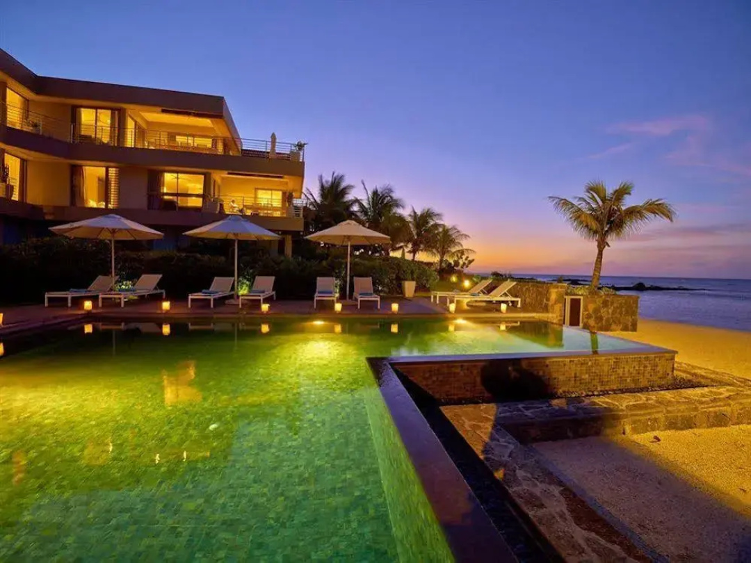 Bon Azur Elegant Suites & Penthouses by Lov — the pool
