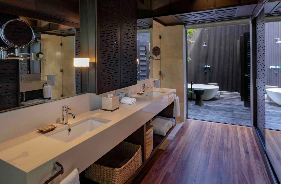 Vomo Island Fiji — a bathroom