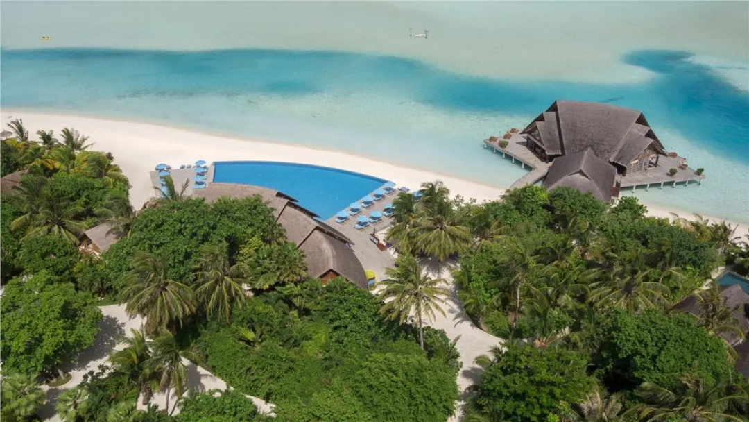 Anantara Dhigu Maldives Resort — the grounds