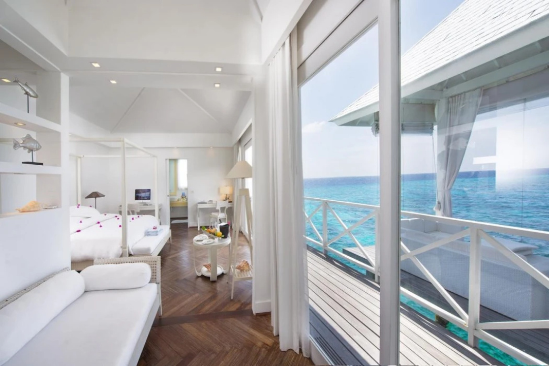 Diamonds Thudufushi Maldives Resort & Spa — a balcony