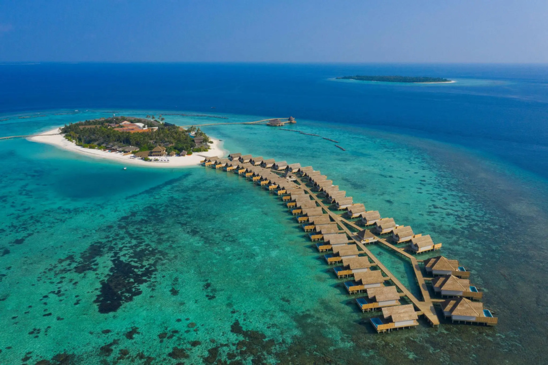 Emerald Faarufushi Resort & Spa — the beach