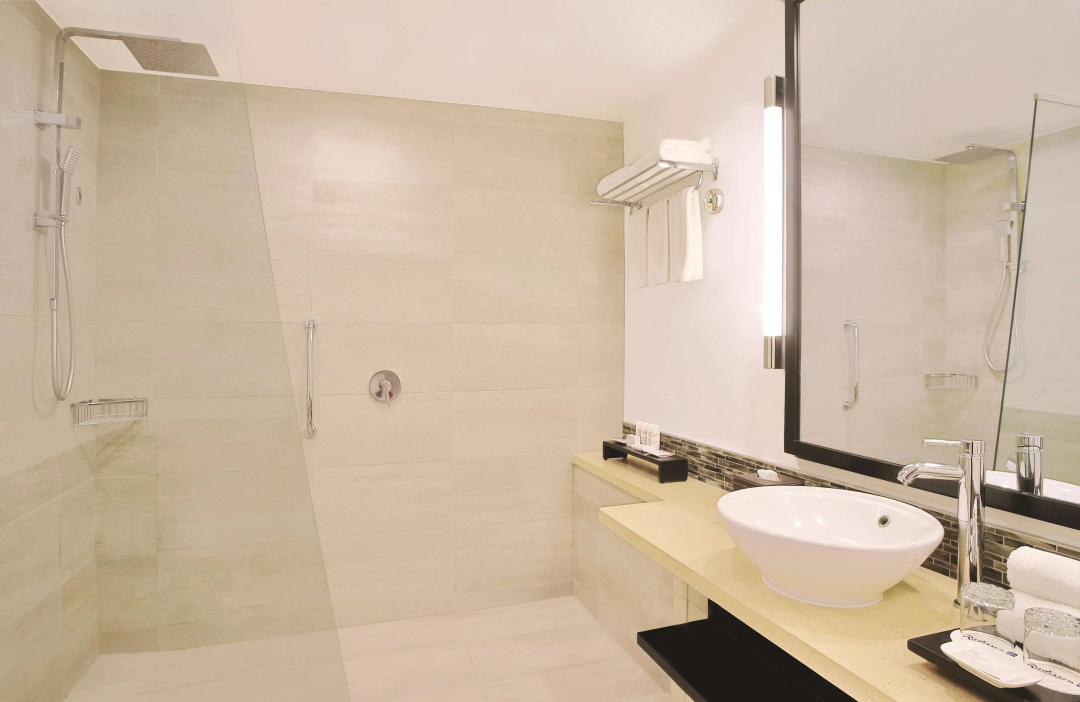 Radisson Blu Resort Fiji Denarau Island — a bathroom