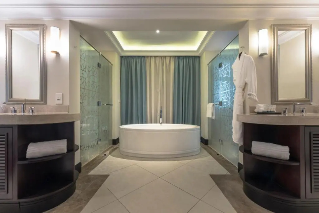 The Westin Mauritius Turtle Bay Resort and Spa — a bathroom