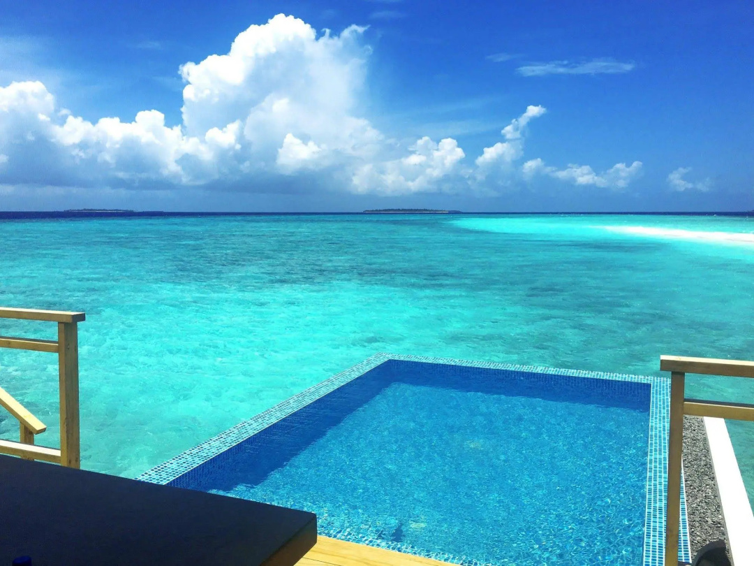 Dhigali Maldives — the pool