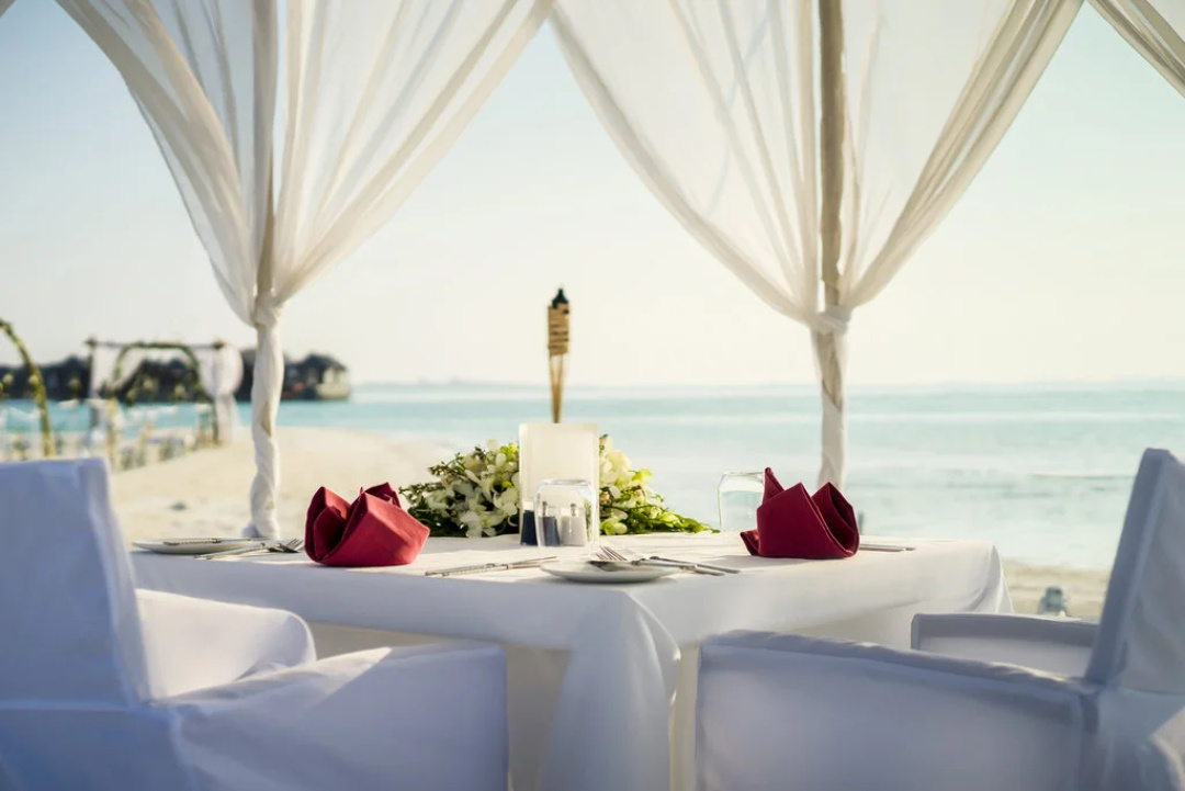 Anantara Dhigu Maldives Resort — the beach