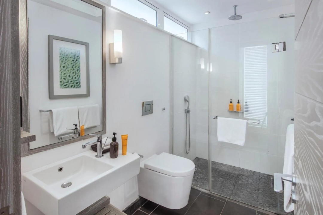 Long Beach Mauritius — a bathroom