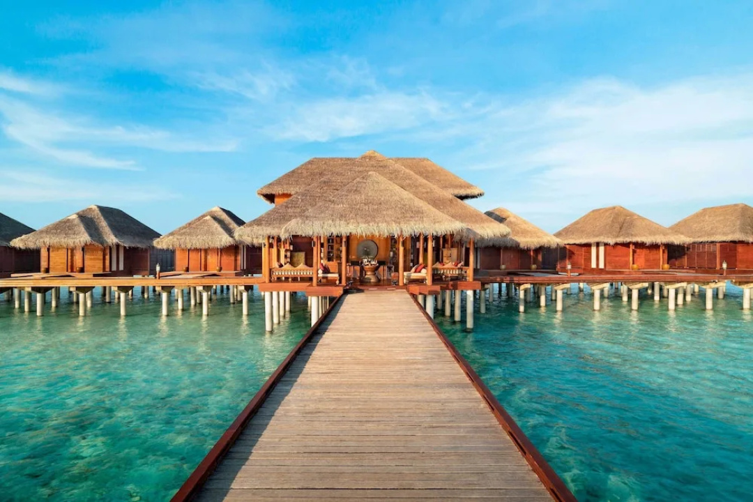 Anantara Dhigu Maldives Resort — the pool