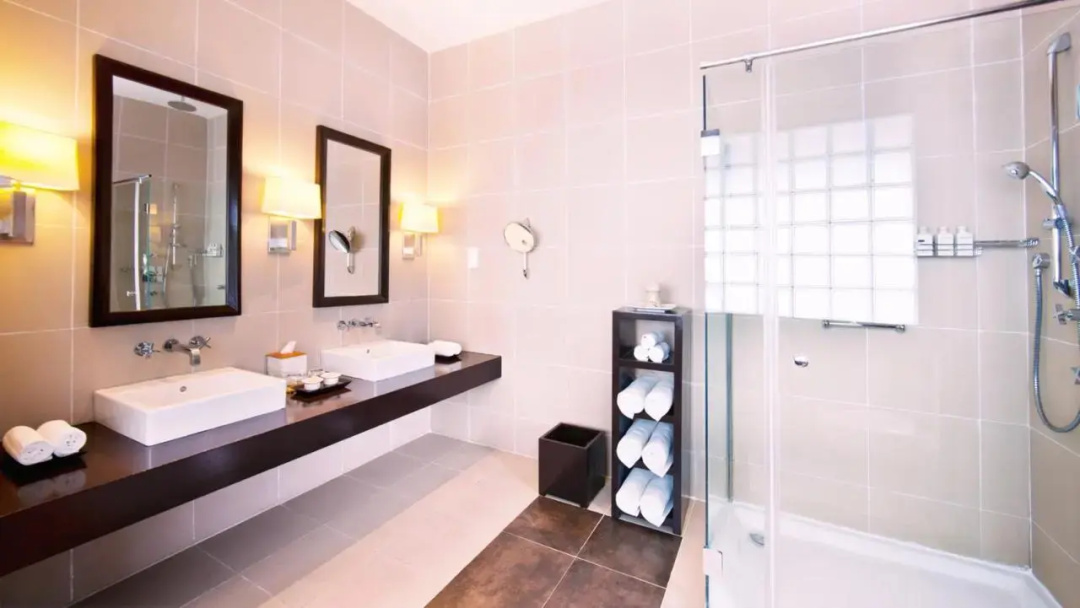 Adaaran Prestige Vadoo — a bathroom