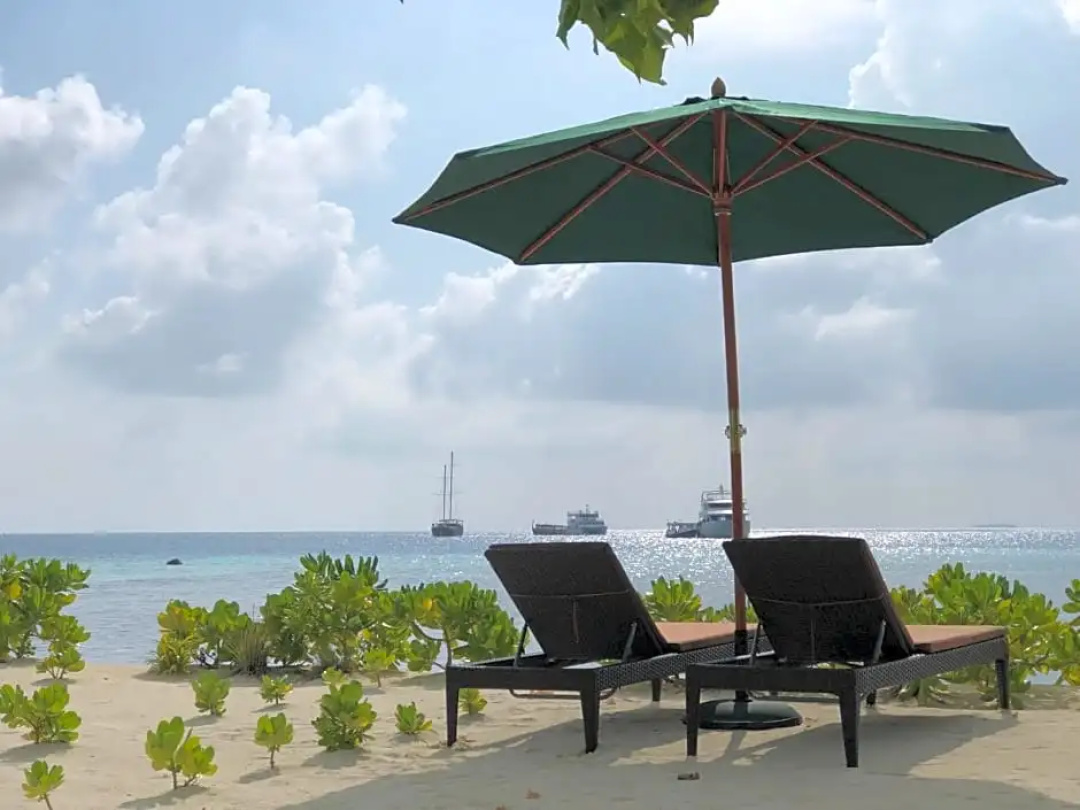 Iris Beach Residence — the beach