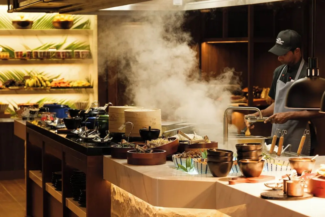Crowne Plaza Fiji Nadi Bay Resort & Spa by IHG — dining