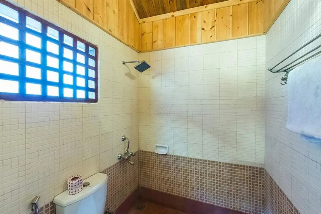 Symphony Palms Beach Resort — a bathroom