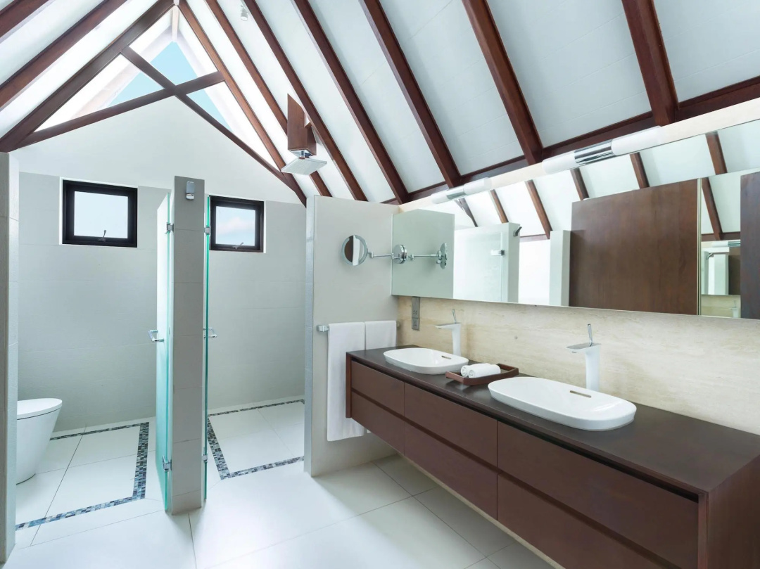 Heritance Aarah — a bathroom
