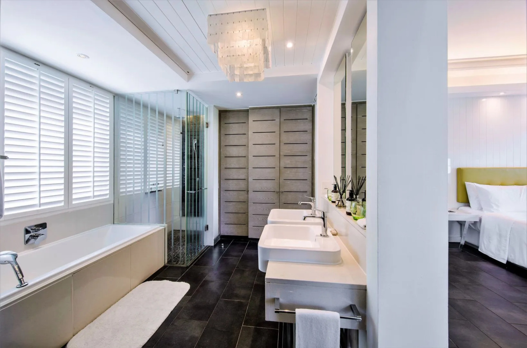 Long Beach Mauritius — a bathroom