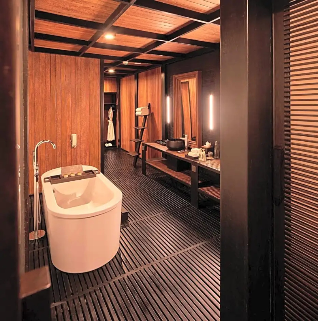 3 Bedrooms Single Suite