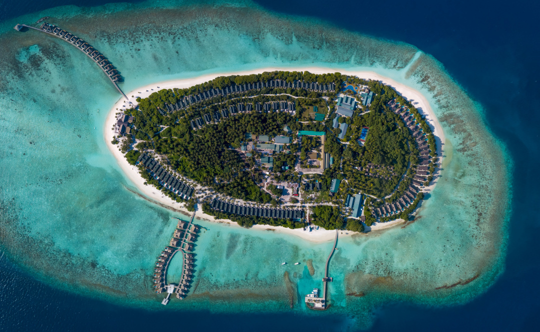 Furaveri Maldives Hotel — the beach