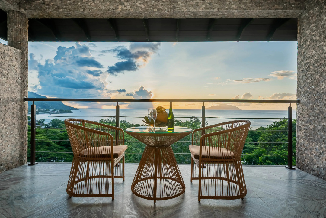Gardens Hill Resort & Spa Resort — a balcony