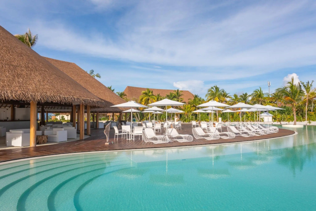 Cinnamon Velifushi Maldives Hotel — the pool