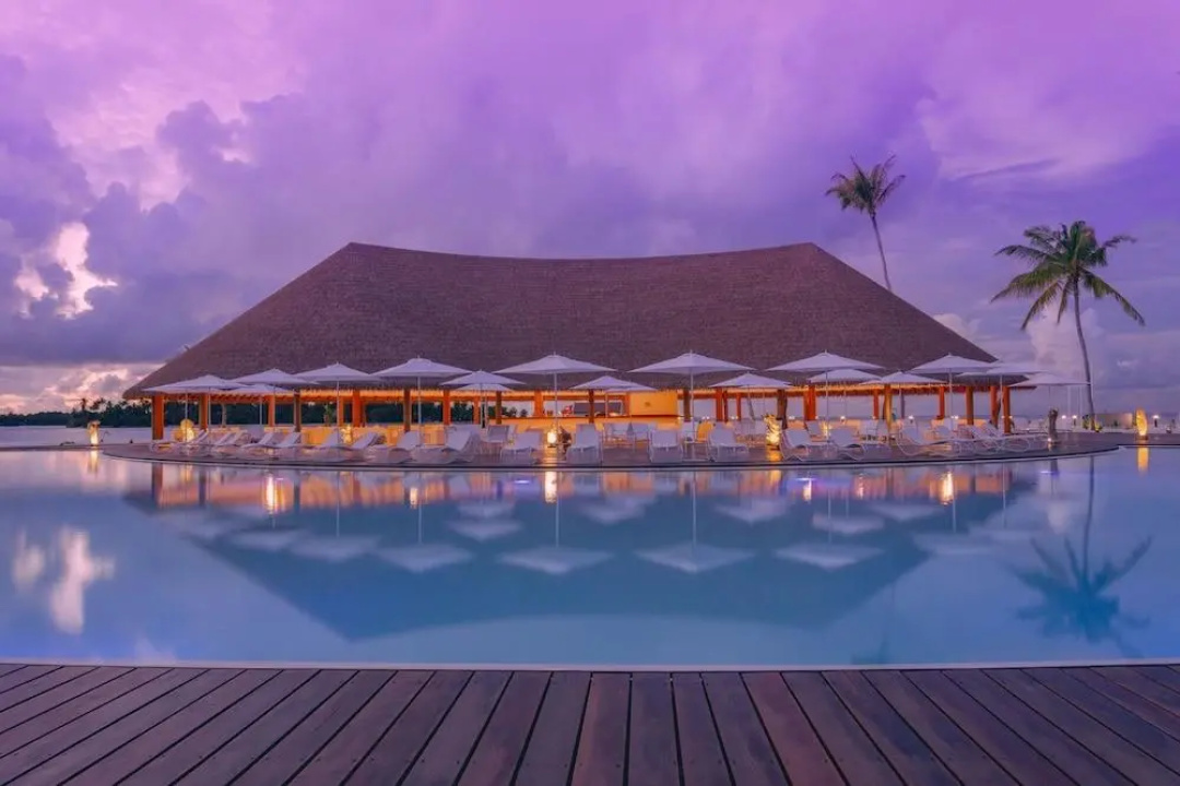 Cinnamon Velifushi Maldives Hotel — the pool