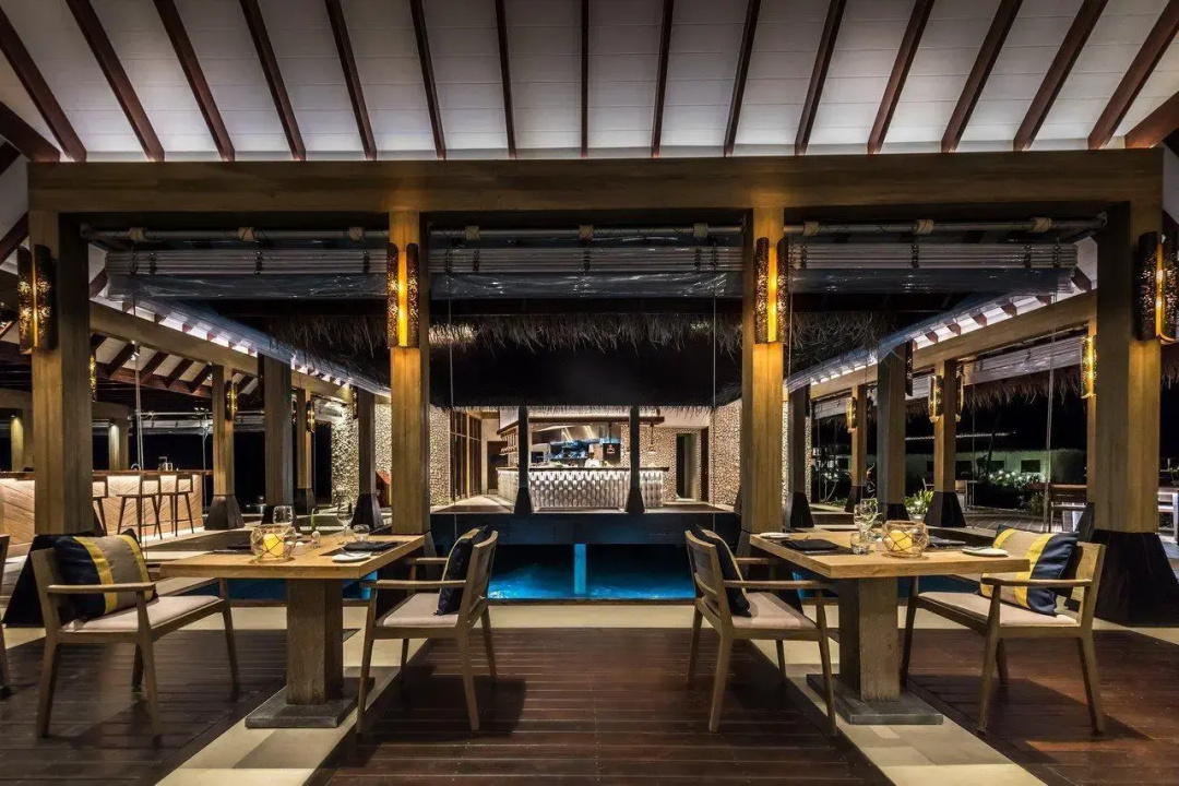 Grand Park Kodhipparu Maldives — dining
