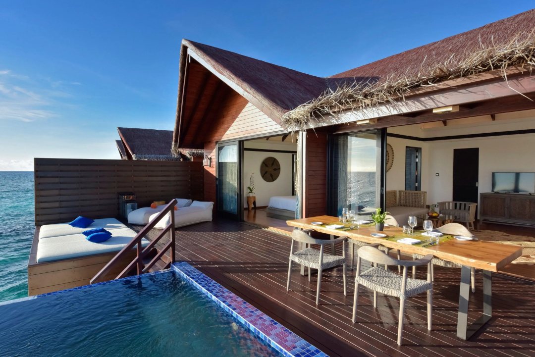 Grand Park Kodhipparu Maldives — the pool
